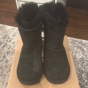 Like new Black toddler uggs